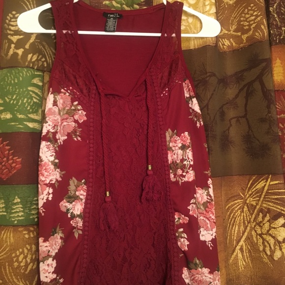 Cute Maroon tank top with floral and lace detail - Picture 1 of 5